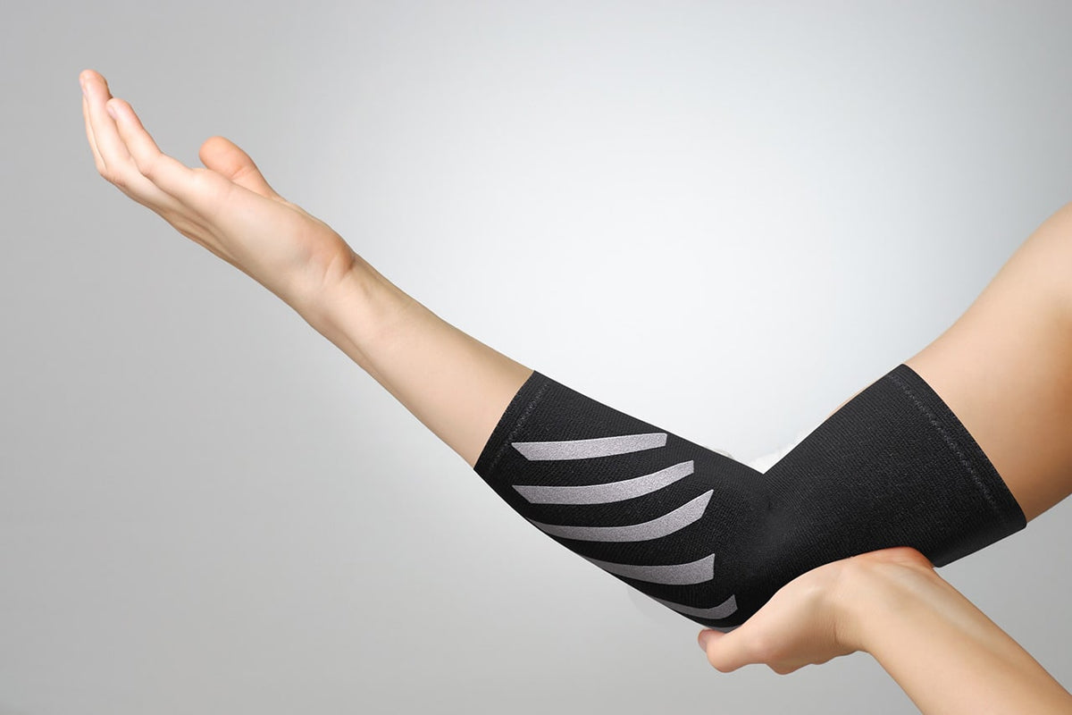 How to Use an Elbow Sleeve to Prevent or Manage Tendonitis and Arm Pai –  Physix Gear Sport