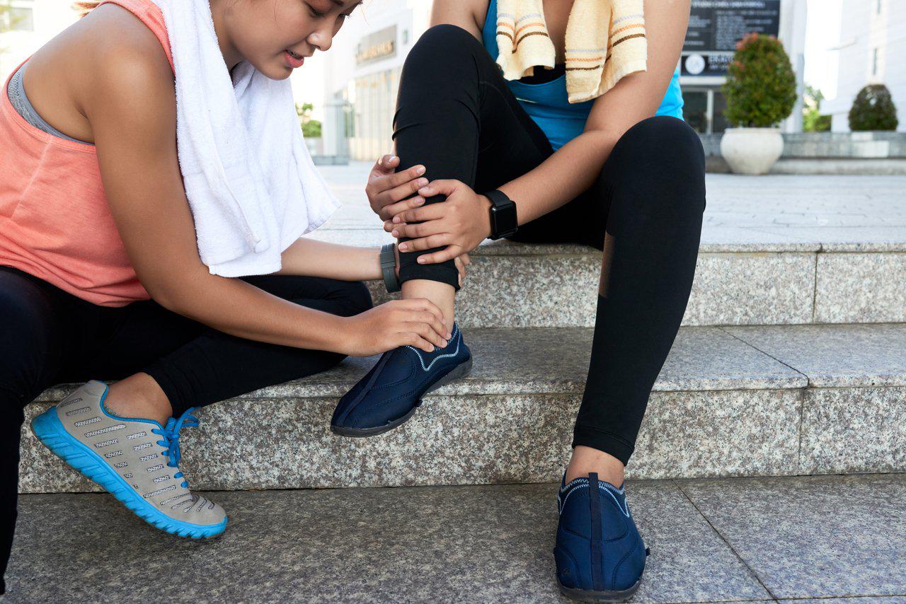 What is the Difference Between a Sprain and a Strain?